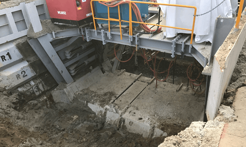 オープンピット工法（開削型自走式土留工法）