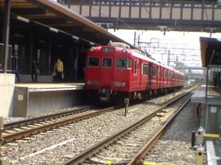 電車とプラットホームの間隔